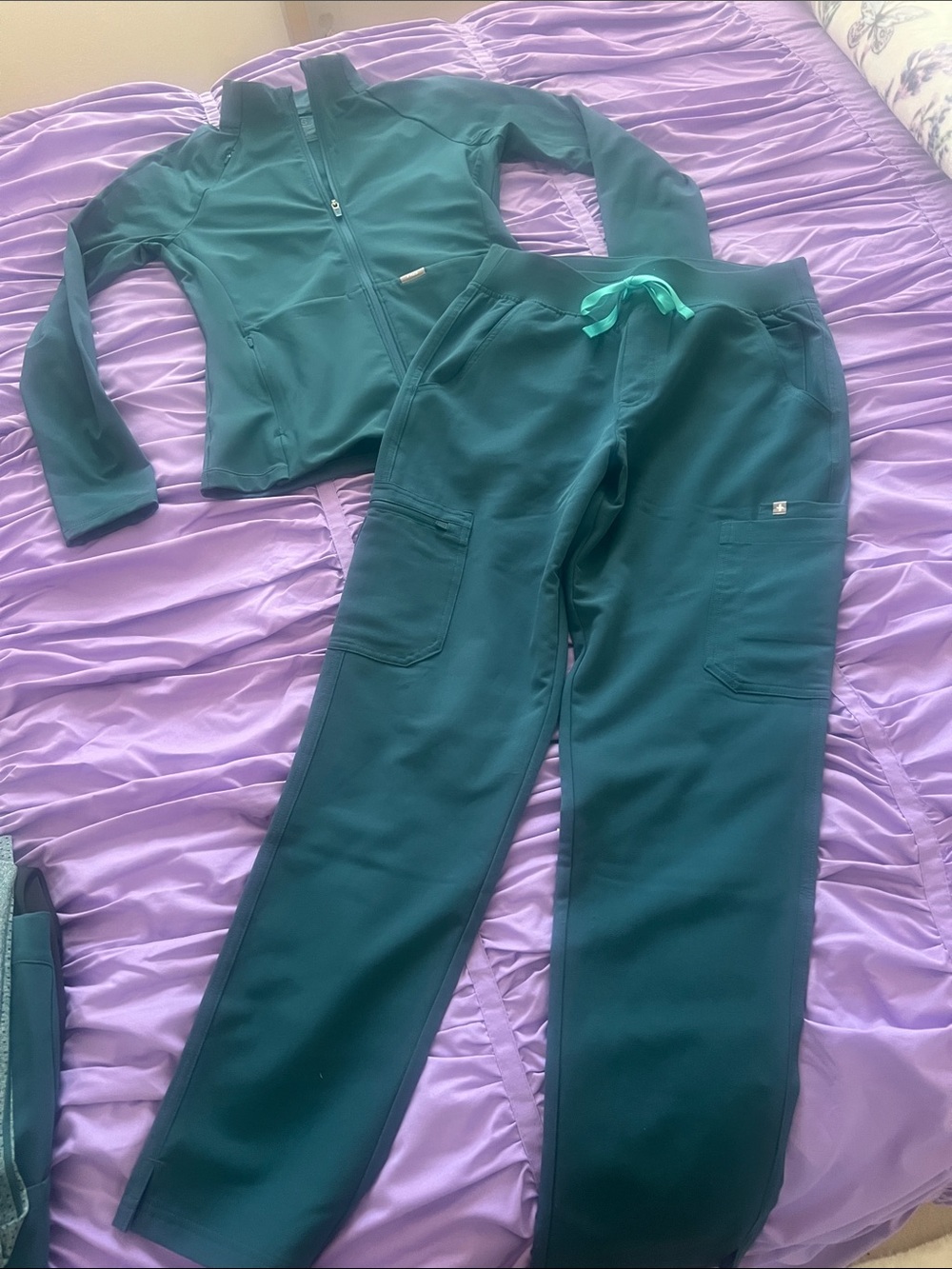 NWOT Women's Teal Drawstring Cargo Scrub Pants and matching Jacket sz M